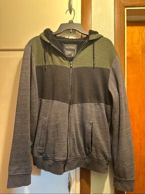 urban pipeline Men’s Olive and Gray Colorblock Sherpa-Lined Zip Hoodie